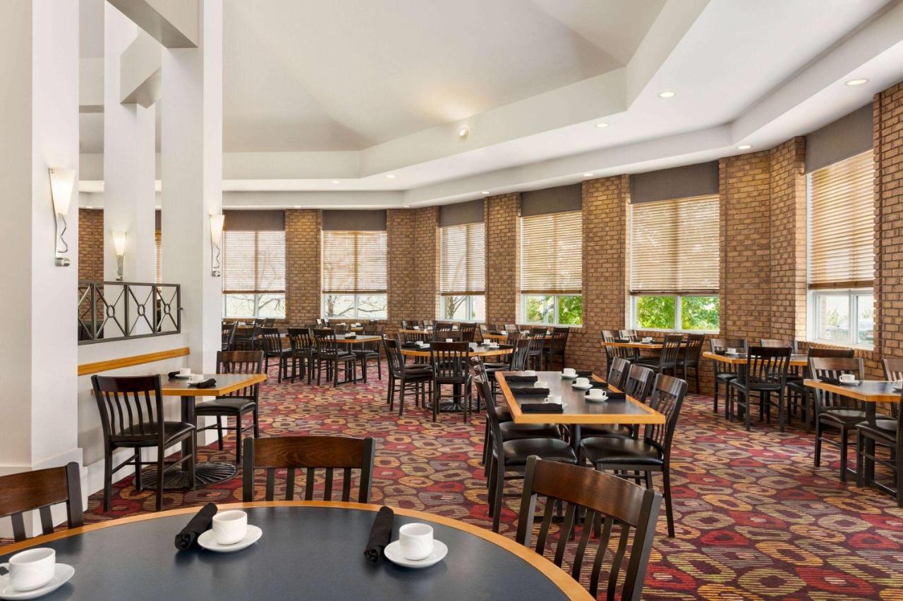 Royal Hotel Edmonton Airport Trademark Collection By Wyndham Leduc Buitenkant foto