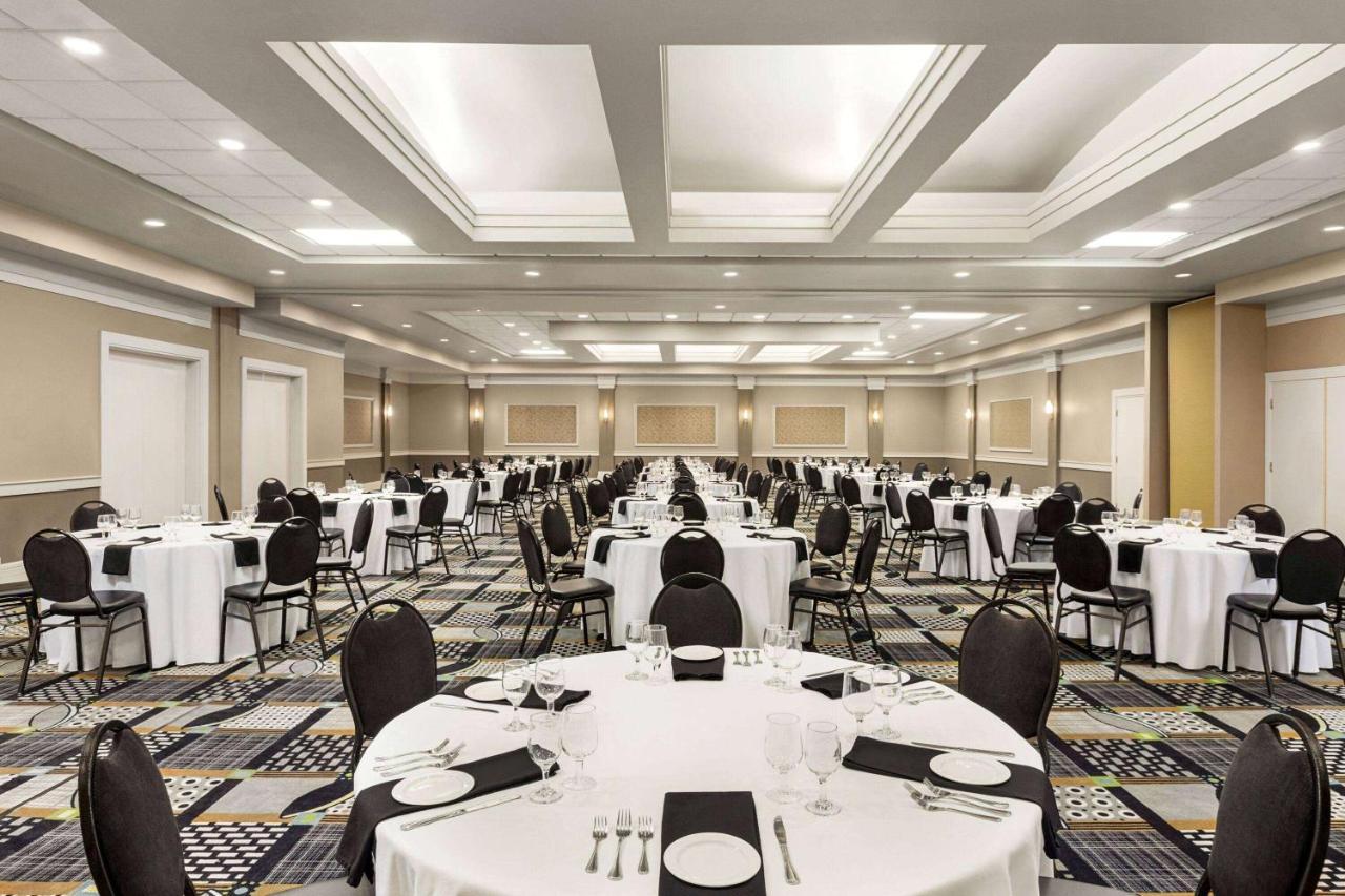 Royal Hotel Edmonton Airport Trademark Collection By Wyndham Leduc Buitenkant foto