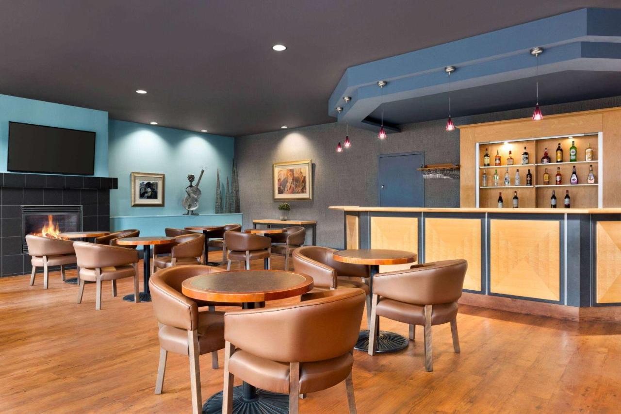 Royal Hotel Edmonton Airport Trademark Collection By Wyndham Leduc Buitenkant foto